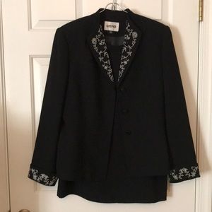 Kasper woman’s skirt suit. Black. Size 12.